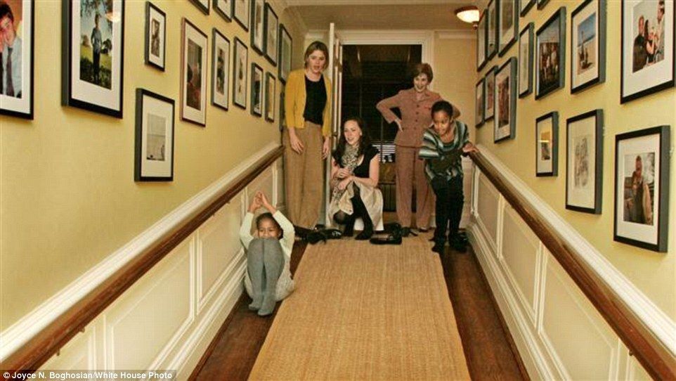 Hijas de George W. Bush escriben carta a las hijas de Obama - obamas-II