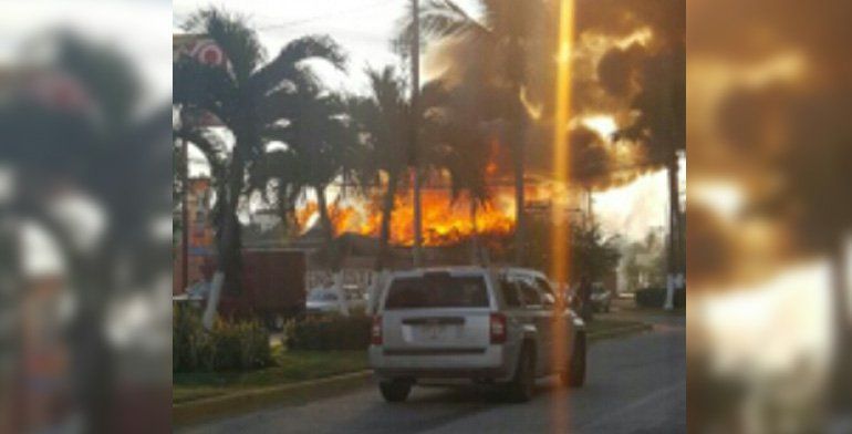 Se incendia restaurante en Acapulco Diamante - pacos