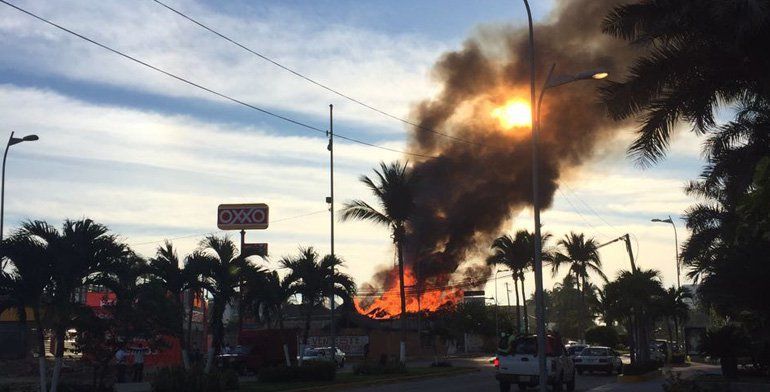 Se incendia restaurante en Acapulco Diamante