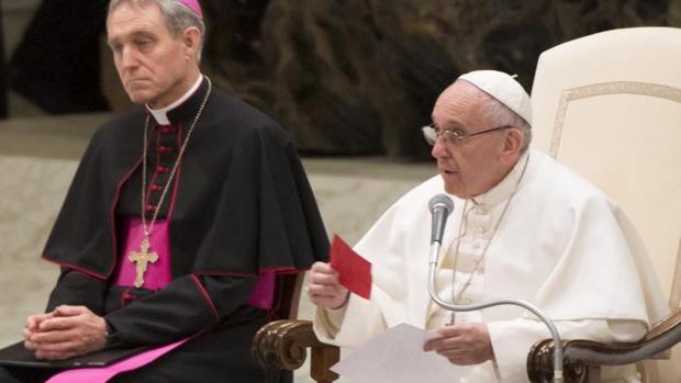Video: papa Francisco advierte de estafadores en el Vaticano - papa