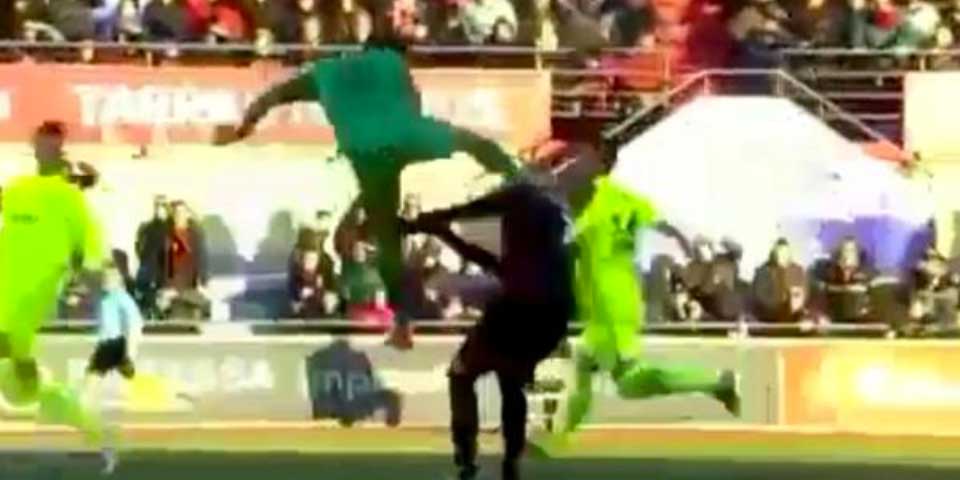 Video: portero patea a jugador en la cabeza y no es sancionado