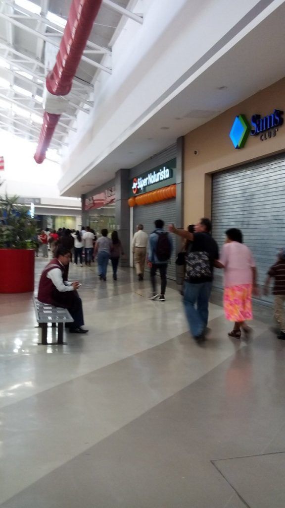 Video: saqueo a tienda Elektra en Chiconautla - plaza-aragón-2-576x1024