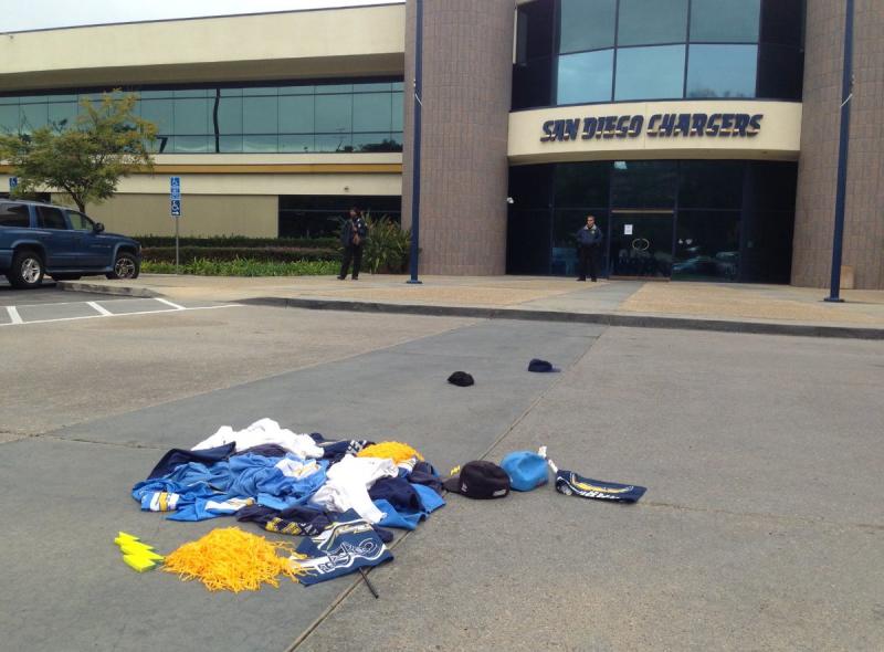 Cargadores se mudan de San Diego a Los Ángeles - protestas-chargers-1