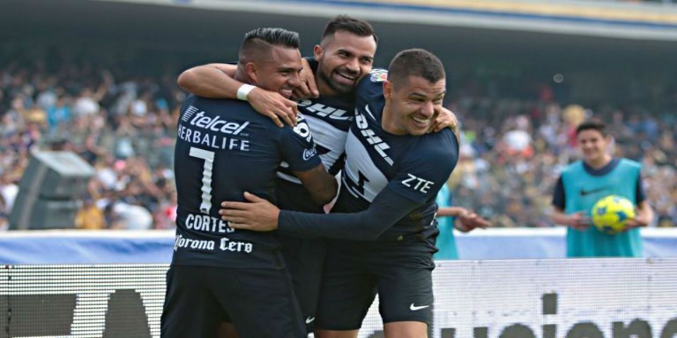 Pumas remonta a Necaxa para subir al liderato de la Liga MX