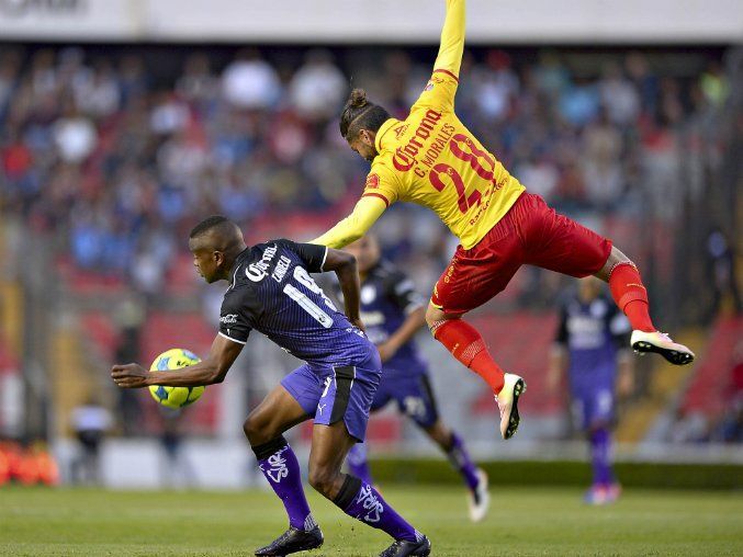 Querétaro aguanta con hombre menos y empata 0-0 con Morelia - querétaro-3