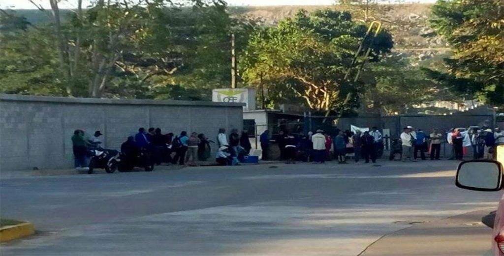 Regidor secuestra autobuses e incentiva bloqueos en Oaxaca - regidor-oaxaca-1-1024x521