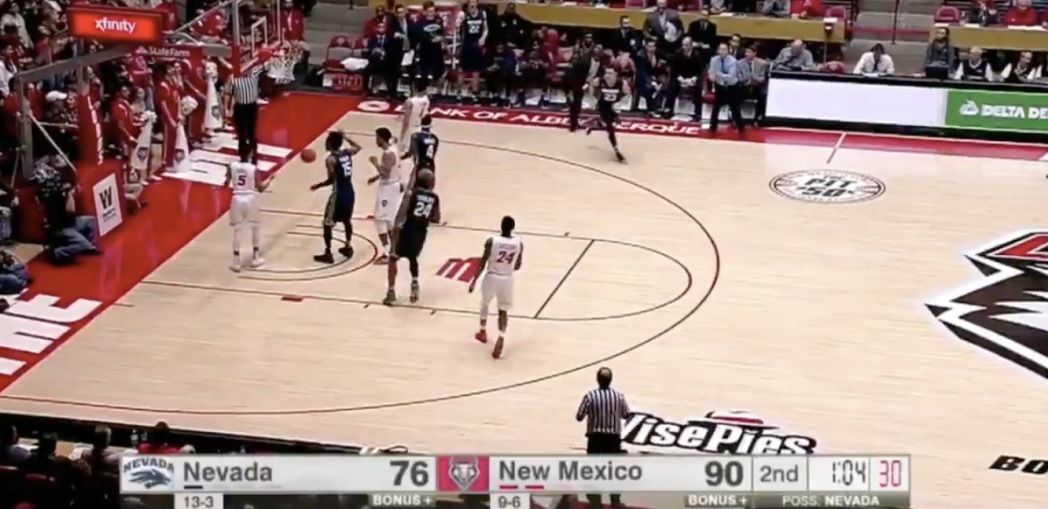 Video: equipo de la NCAA remonta 14 puntos en menos de 2 minutos