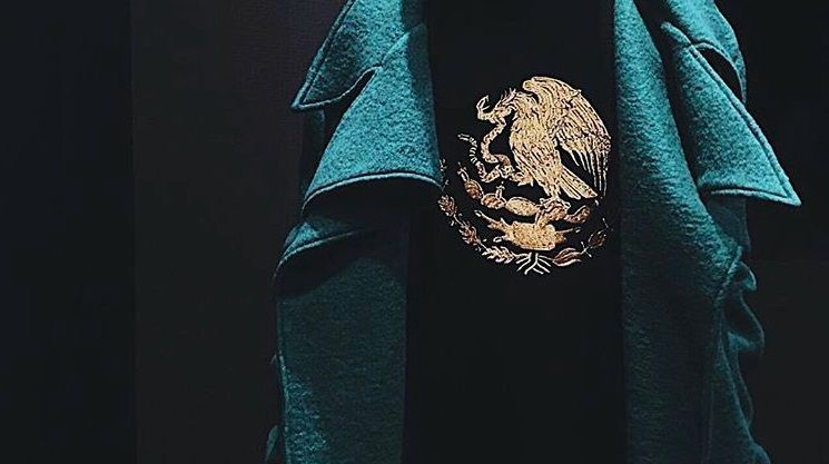 Diseñador presenta colección inspirada en relación México-EE.UU.