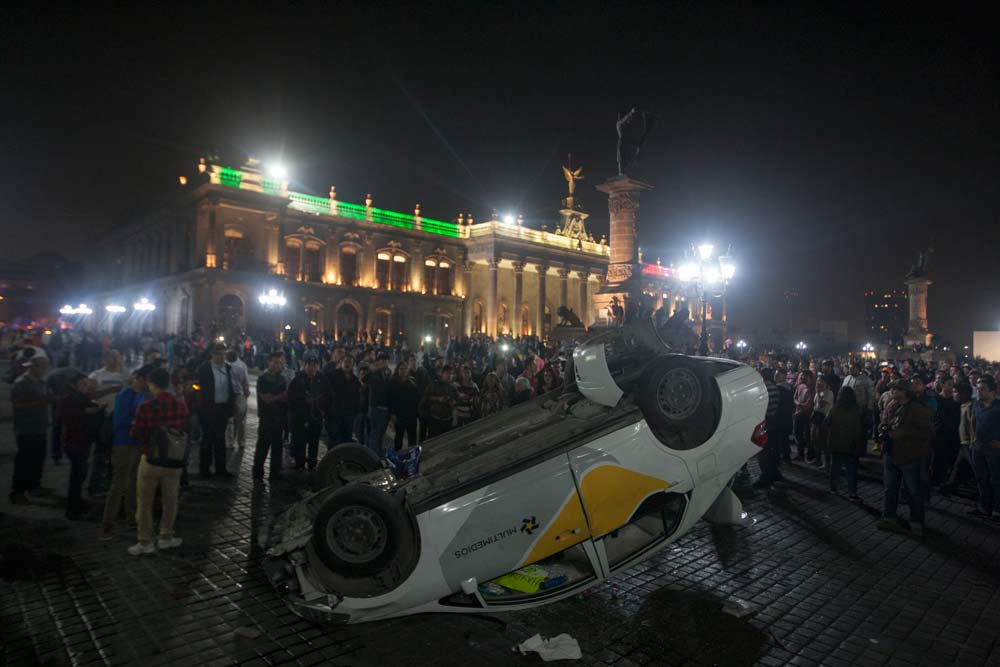 Ingresan 110 personas a penal de Topo Chico por saqueos y vandalismo - saqueos-palacio-gobierno-nuevo-león-4