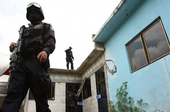 Comando secuestra a ocho en Guerrero