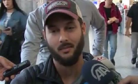 Hombre relata cómo sobrevivió al atentado en club nocturno de Estambul