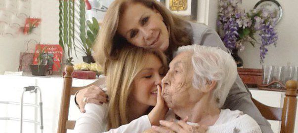 Laura Zapata festejó el cumpleaños 99 de su abuela