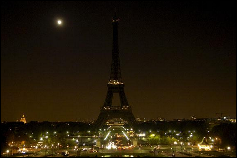 Se apagará la Torre Eiffel en homenaje a las víctimas en Canadá - torre-eiffel-2