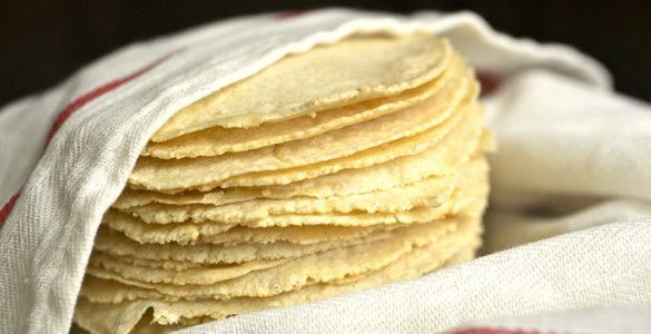 Los precios mínimos y máximos de los alimentos de la canasta básica - tortillas