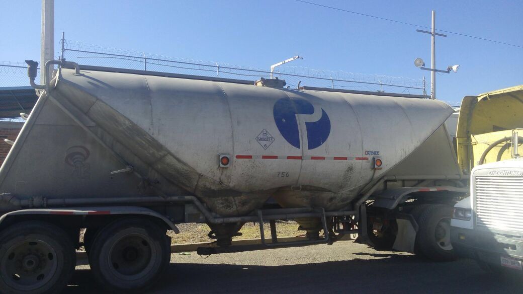 Roban camión con 20 toneladas de material tóxico en Guanajuato