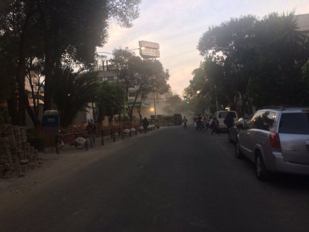 Tráiler vuelca en gasolinería de la colonia Roma - trailer-morelia-puebla-3-1024x768