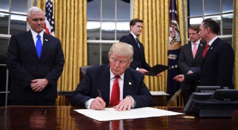 Trump firma decreto para combatir a los cárteles