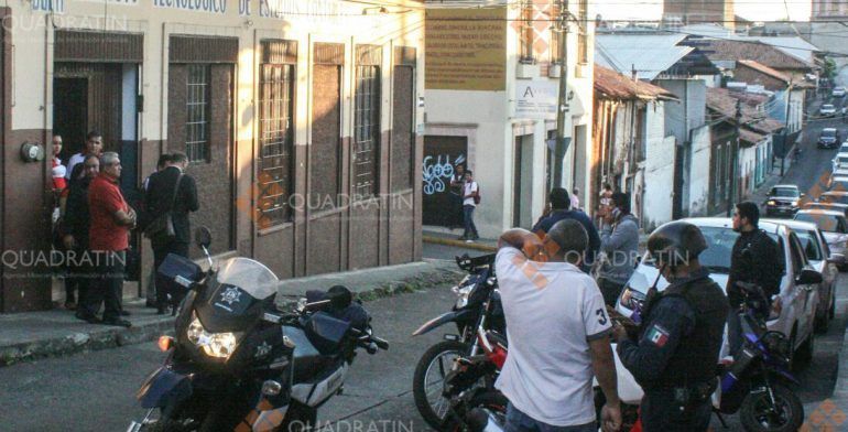Comando entra a instituto y asalta a estudiantes en Michoacán - uruapan