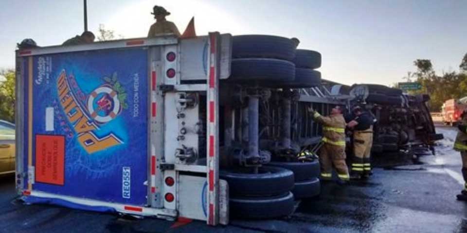 Vuelca tráiler de Grupo Modelo en Circuito Interior