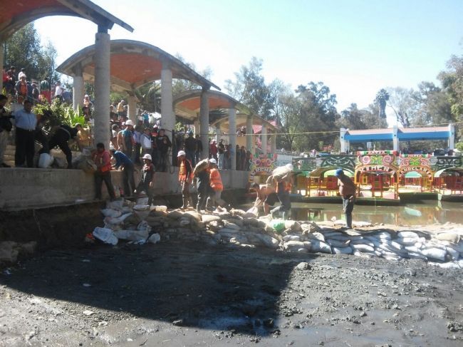 Descartan riesgo por grieta en canal de Xochimilco