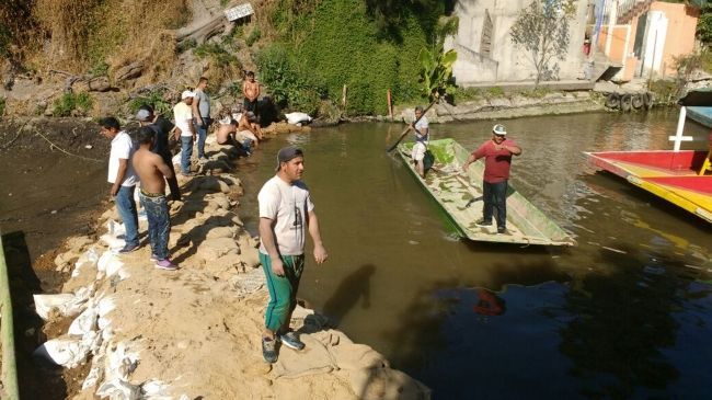 Descartan riesgo por grieta en canal de Xochimilco - xochimilgo-grieta