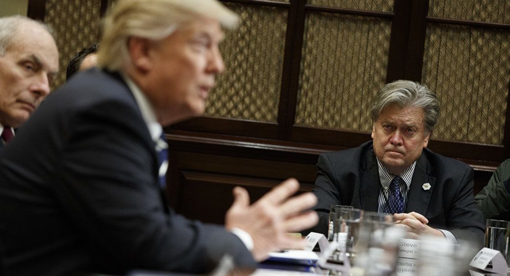 Bannon se arrepiente por criticar a familia de Trump