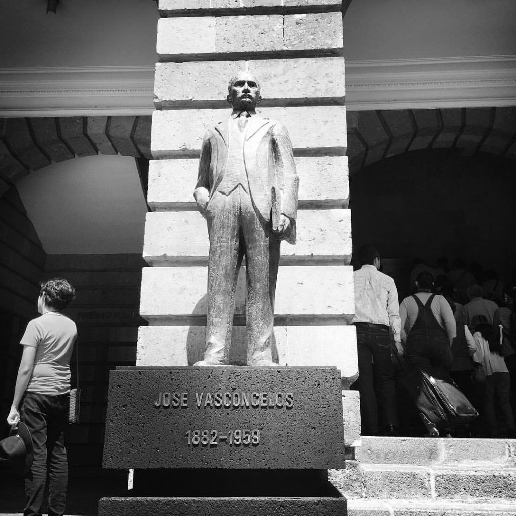 ¿Por qué varias calles del Centro Histórico tienen nombres de países? - 13765762_10210100231886175_4287087958743498938_o-1024x1024