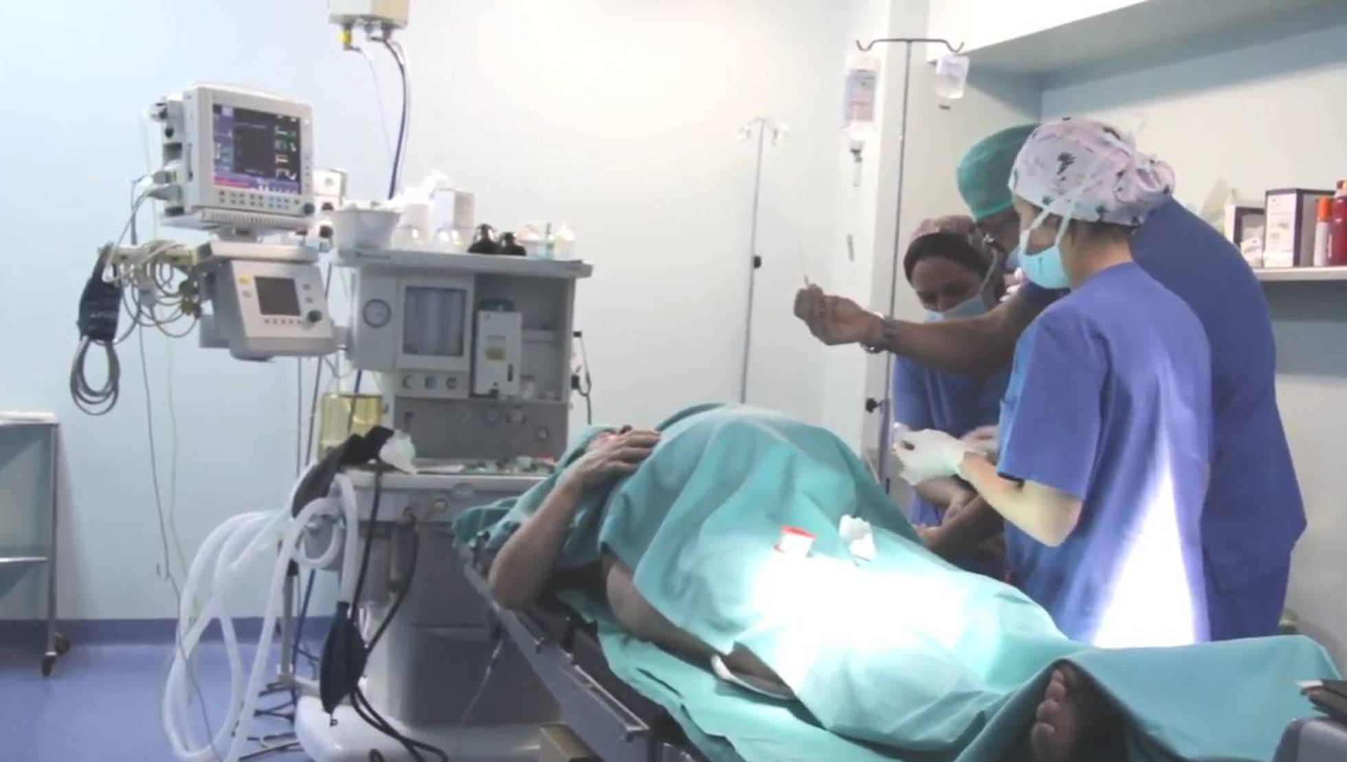 Mujer de 64 años da a luz a mellizos en España