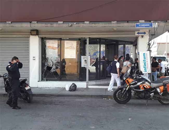 Delincuentes intentan asaltar Monte de Piedad en Naucalpan Delincuentes intentan asaltar Monte de Piedad en Naucalpan