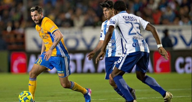 Pachuca le gana 1-0 al campeón Tigres