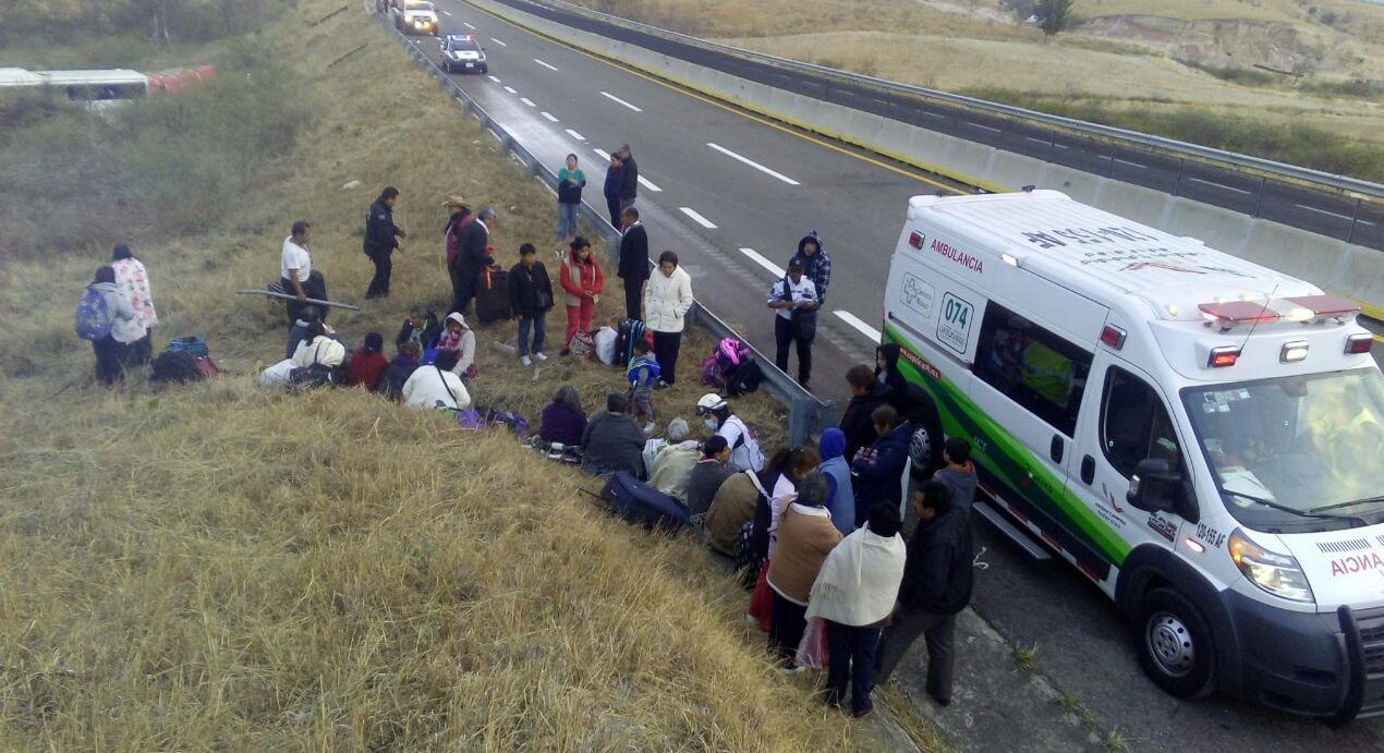 Choque en la carretera Huitzo-Oaxaca deja 22 heridos