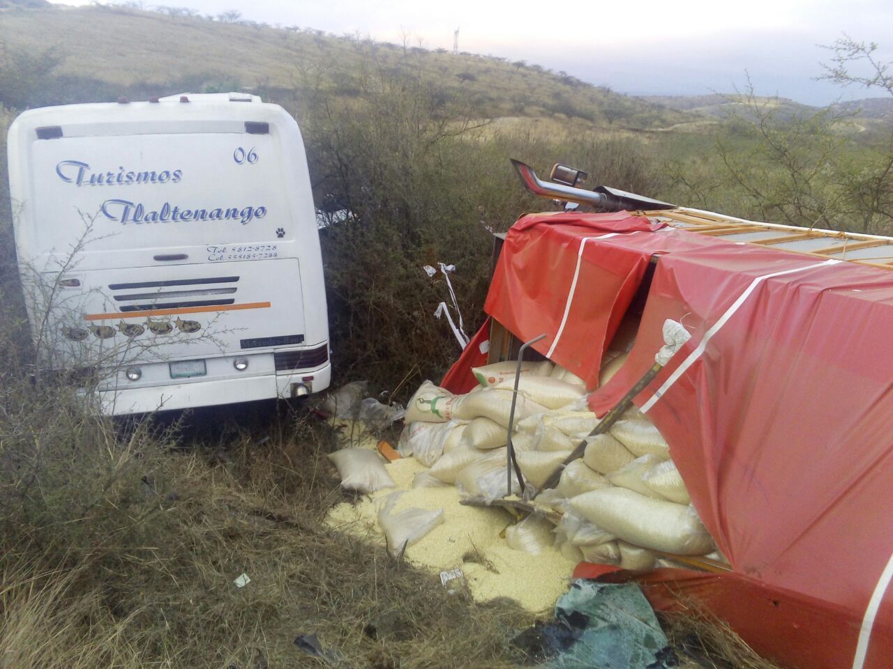 Choque en la carretera Huitzo-Oaxaca deja 22 heridos - 2017-02-21-PHOTO-00002474