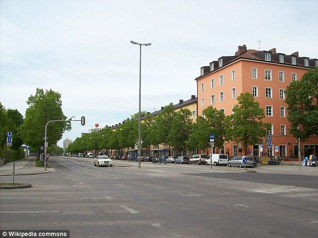 Hombre secuestra a los hijos de ex pareja y se estrella en Munich - 3CC4EB8400000578-4185526-image-a-26_1486063417829