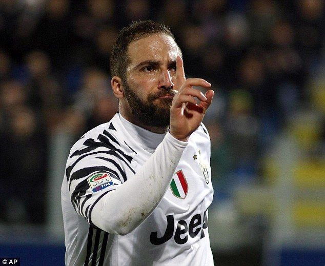 Expulsan de hospital a aficionado de la 'Juve' que ingresó para ver un partido - 3CF8C53600000578-4205050-image-m-35_1486580555498