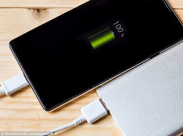 Trabajan en batería para celular que podría durar 10 años - 3D2A5B1B00000578-0-image-a-23_1486993733839