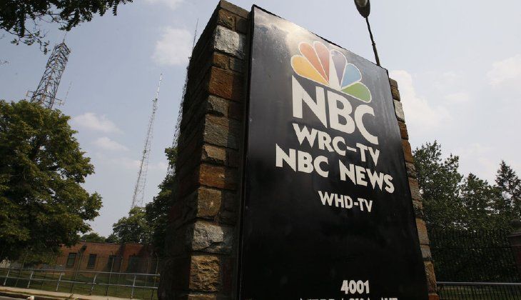 Hombre desnudo ataca y muerde a personas en oficina de NBC