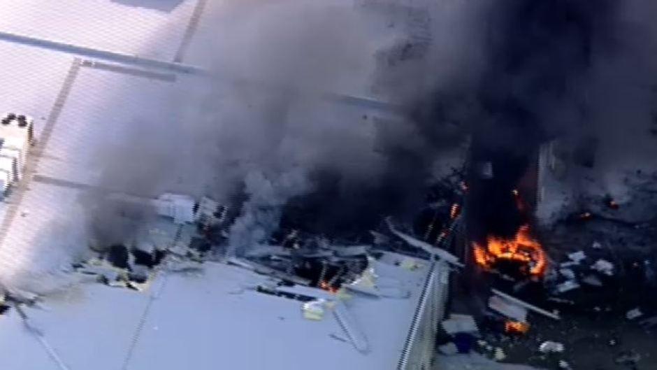 Avión pequeño se estrella contra centro comercial en Australia - ABCaustralia