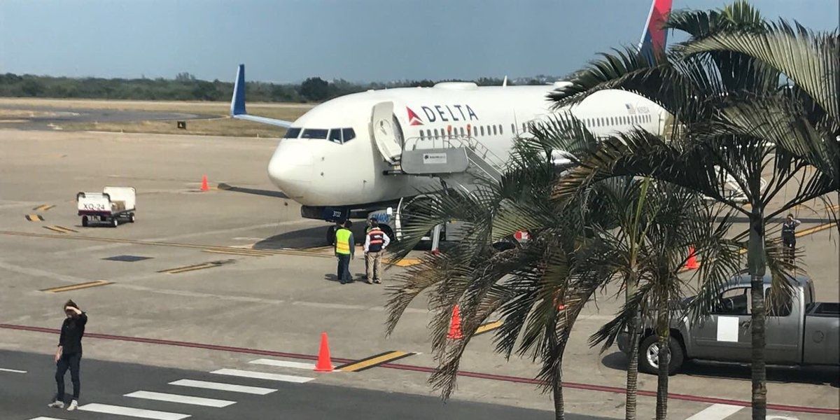 Avión de Delta realiza aterrizaje forzoso en Tampico