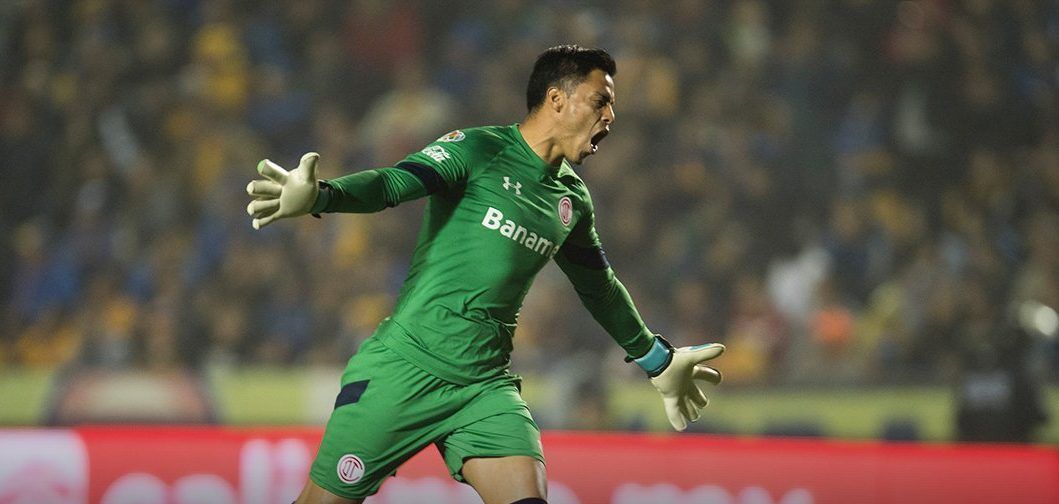 Toluca vence 1-0 a Tigres en partido flojo