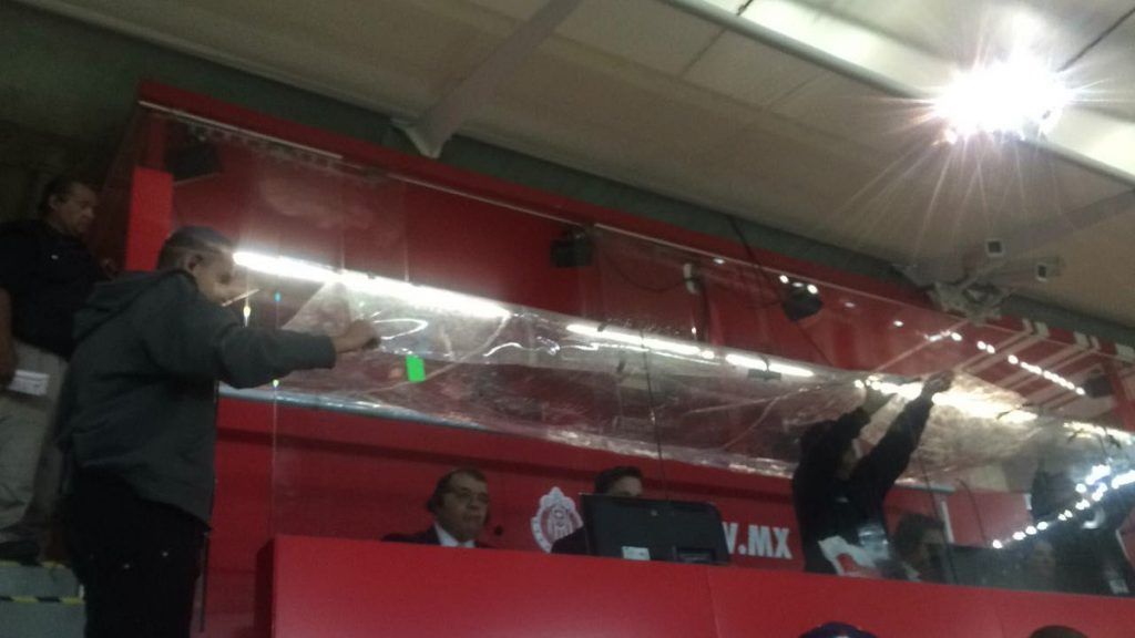 Menotti deja transmisión de partido de Chivas por gotera - C3tU60VUEAEDdsZ-1024x576