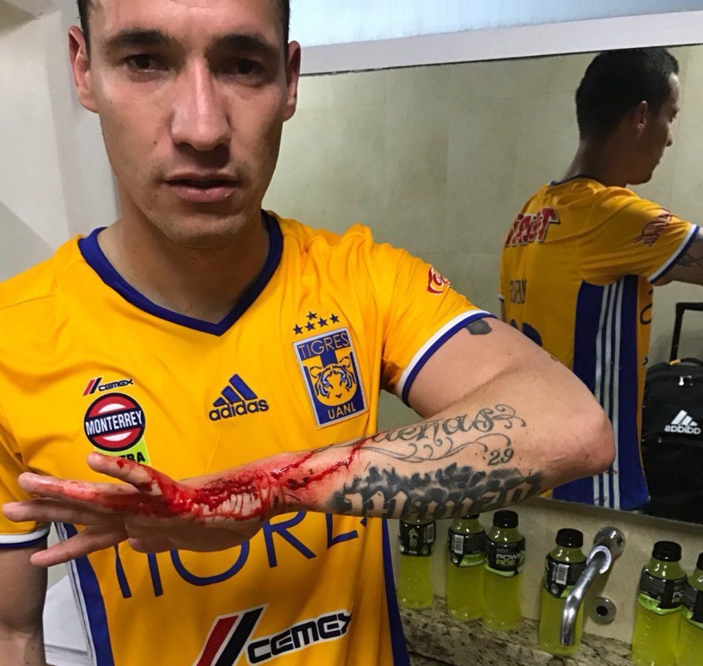 FMF abre investigación tras hechos violentos en duelo Veracruz-Tigres - C4-Gla2W8AEUnm5-1024x969