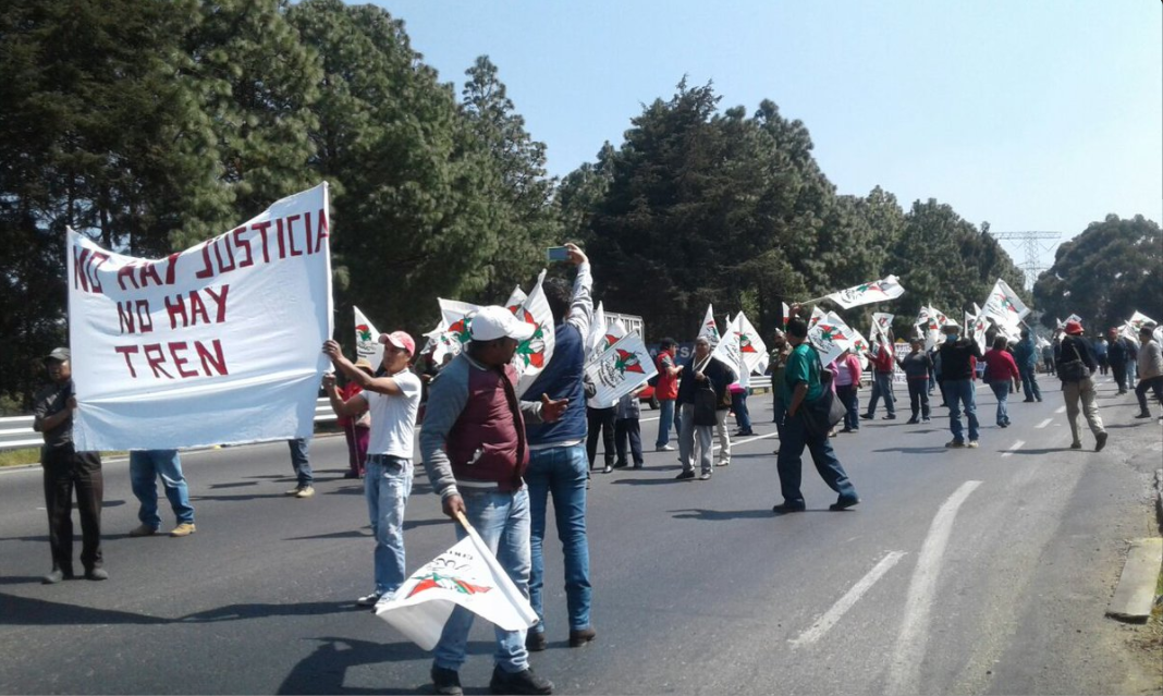 Realizan bloqueo en la México-Toluca - Captura-de-pantalla-2017-02-07-a-las-14.59.38