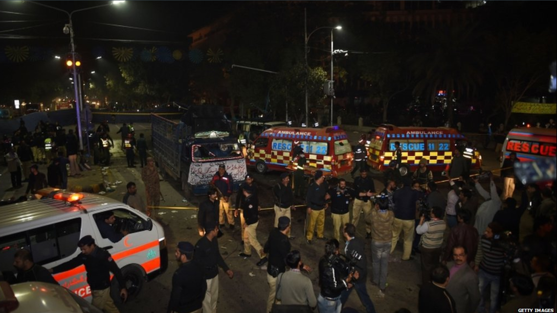 Atentado suicida deja 13 muertos en Pakistán - Captura-de-pantalla-2017-02-13-a-las-12.54.49
