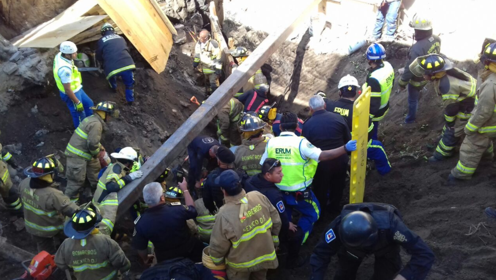 Derrumbe en Coyoacán deja dos muertos