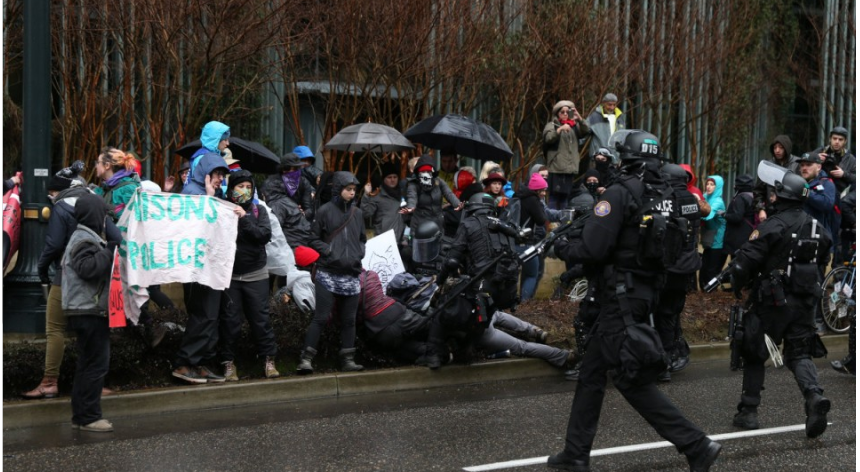 Miles marchan contra Trump en el 'Día del Presidente' - Captura-de-pantalla-2017-02-20-a-las-19.40.53