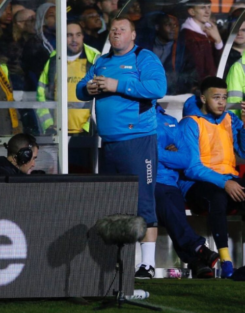 Portero que comía empanadas durante los partidos encontró un nuevo trabajo - Captura-de-pantalla-2017-02-21-a-las-12.12.54