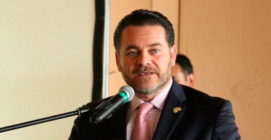 Vuelca automóvil del secretario de Turismo de Guanajuato