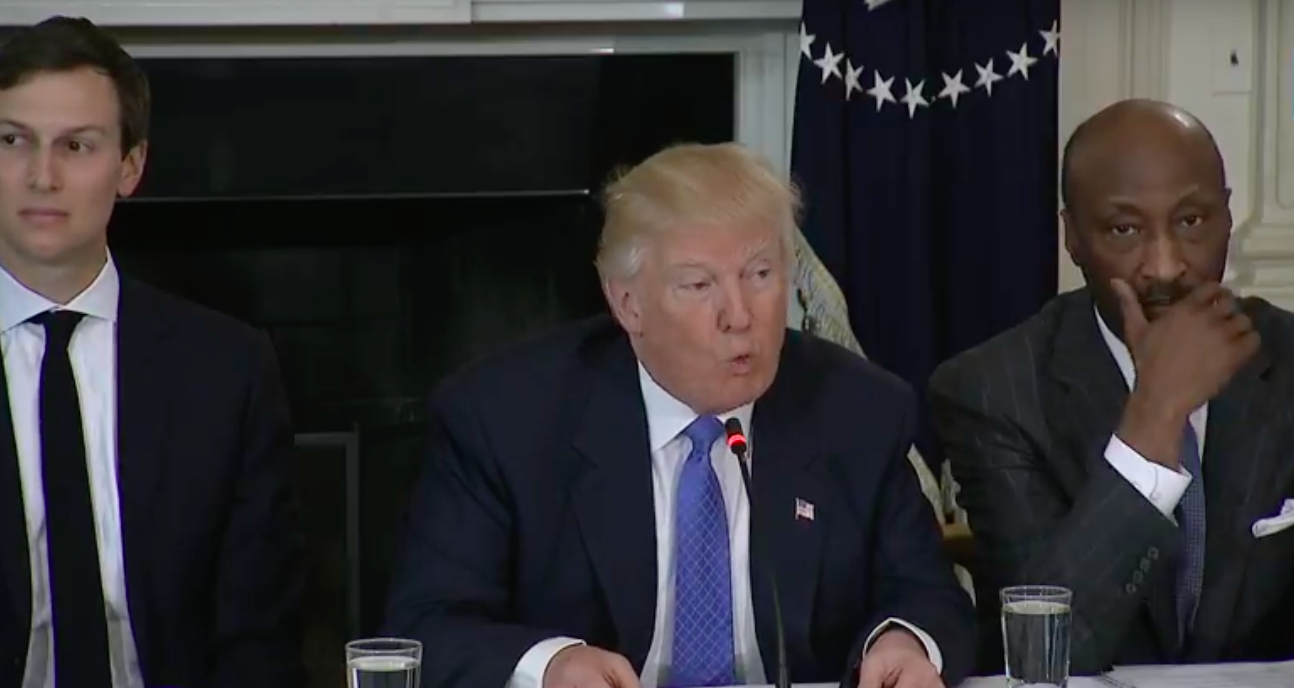 México nos manda drogas como si fuera agua: Trump