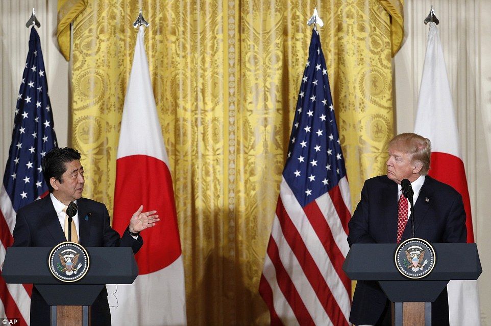 La cena de Trump, el primer ministro japonés y el dueño de los Patriotas - Donald-Trump-Abe-Melania-Akie-Japón-Estados-Unidos-26