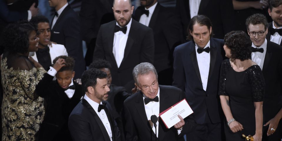 PwC ofrece “sincera disculpa” por error en los Óscar - Galería-Óscar-Mejor-Película-Error-Warren-Beatty